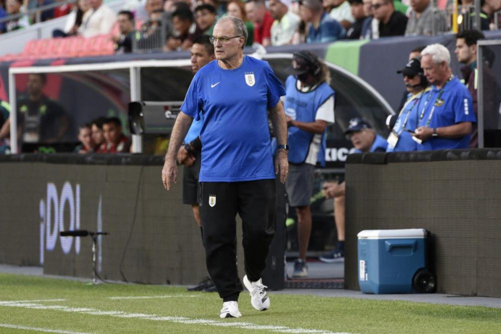 "Hay superpoblación de números 9 en el fútbol uruguayo", dijo Marcelo Bielsa.